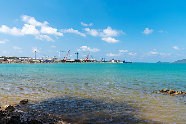 포토 JPG 해외이미지 구름 모래 파도 바다 섬 여행 백그라운드 교통시설 태국 자연 하늘 휴가 풍경 사람없음 야외 초록색 물 여름 파란색 햇빛 맑음 흐름 화물 바위 만 컨테이너 암초 포트 수평선 해외202008 해외포토 자연요소 계절 산업 아시아 컬러 교통 컨셉 날씨 태양 운송업 돌_바위 시설 생태계 파일형식