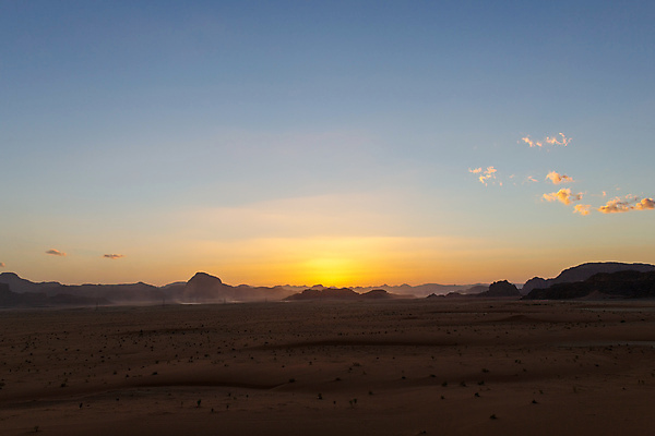 포토 JPG 해외이미지 아시아 모래 여행 백그라운드 오렌지 중동 자연 하늘 산 건조 풍경 사람없음 야외 여름 파란색 태양 일몰 사막 언덕 수평선 해외202008 해외포토 자연요소 계절 나라 컬러 과일 노을 생태계 파일형식
