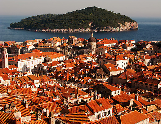 포토 JPG 해외이미지 나무 유럽 벽 바다 섬 여행 하늘 지붕 휴가 거리 주택 파노라마 사람없음 빨간색 물 파란색 도시풍경 성당 교회 마을 탑 항구 천주교 도시 최고 성 중세 역사 지중해 장면 타운 크로아티아 강화 옛날 해외202008 해외포토 자연요소 식물 건축물 나라 종교 컬러 종교건축 교통시설 촬영기법 풍경 건물 파일형식