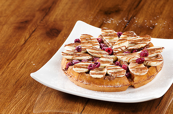 포토 JPG 해외이미지 접시 디저트 바나나 사람없음 크림 시럽 와플 해외202008 해외포토 식기 음식 과일 파일형식