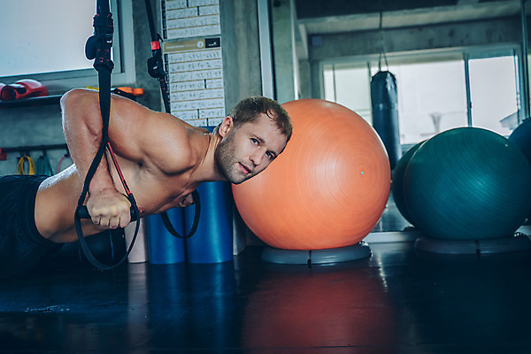 포토 JPG 해외이미지 남자 밧줄 스포츠 운동화 신체 근육 실내 건강 피곤 한명 사람 가로 세로 운동 강사 힘 경쟁 작업 몸무게 결심 보디빌딩 보디빌더 집중 연습 클럽 체육관 싸움 땀 근육질 역도 노력 무거움 업그레이드 힘찬 카피스페이스 자극 해외202008 해외포토 직업 1 줄 신발 컨셉 모션 내부 헬스 공백 무게 몸매 파일형식