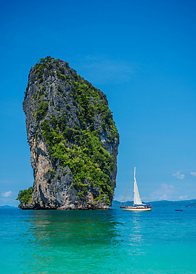 포토 JPG 해외이미지 아시아 모래 바다 섬 여행 교통시설 태국 자연 하늘 휴가 휴식 풍경 사람없음 초록색 물 여름 파란색 맑음 신선 보트 크리스탈 남쪽 안다만 파라다이스 해외202008 해외포토 자연요소 계절 나라 컬러 교통 컨셉 배_교통 날씨 광석 방향 시설 생태계 파일형식