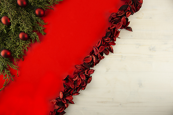 포토 JPG 해외이미지 전통 별 리본 크리스마스장식 크리스마스 촛불 공 불 휴가 기념 따뜻함 사랑 사람없음 장식 빨간색 빛 축제 낭만 축하 소나무 신용카드 화려 분위기 황금 12월 연도 상록수 전나무 원뿔 연소 노엘 왁스 화상 크리스마스배경 해외202008 해외포토 자연요소 도형 나무 기념일 감정 컬러 백그라운드 컨셉 초 금융 날짜 상처 파일형식