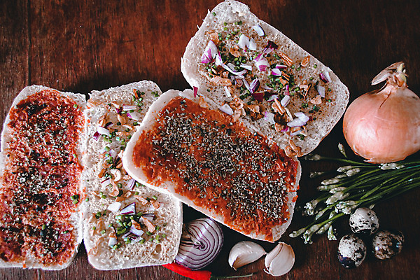 포토 JPG 해외이미지 라이프스타일 빵 채소 요리 사람없음 시골 굽기 성분 정물화 채식주의자 핸드메이드 맛있는 나무배경 해외202008 해외포토 음식 백그라운드 생활 구이 그림 채식 파일형식