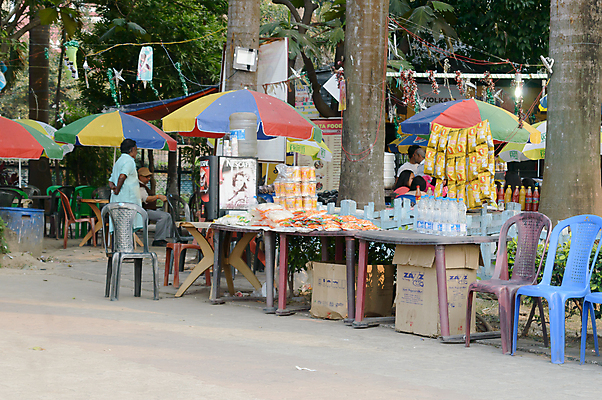 포토 JPG 해외이미지 나무 전통 음식 채소 비즈니스 건축양식 거리 패스트푸드 사람 사람없음 건물 여름 관광지 도시풍경 컬러풀 쇼핑백 여행객 상점 식당 정원 카페 인스턴트 건강식 전자상거래 길거리음식 명승지 해외202008 해외포토 식물 건축물 계절 건축 컬러 여행 가방 풍경 도시 파일형식