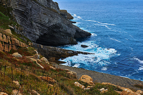 포토 JPG 해외이미지 구름 파도 바다 여행 자연 하늘 휴가 산 항해 풍경 사람없음 야외 초록색 물 바위 떨어짐 언덕 아일랜드 대서양 수평선 해외202008 해외포토 자연요소 유럽 컬러 컨셉 배_교통 돌_바위 생태계 파일형식