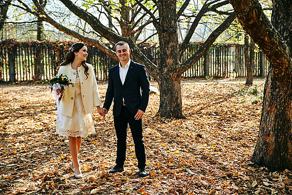 포토 JPG 해외이미지 백인 라이프스타일 커플 공원 여자 남자 딸 행복 결혼 2 가족 관계 자연 결혼식 엄마 남편 휴가 함께함 사랑 사람 성인 야외 두명 부모 낭만 흰색 축하 아내 아빠 해외202008 해외포토 서양인 공공시설 감정 컬러 컨셉 이벤트 생활 생태계 파일형식