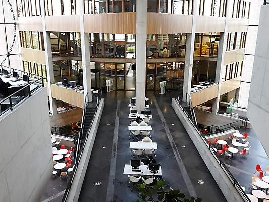 포토 JPG 해외이미지 음식 농업 비즈니스 건축양식 사람 사람없음 건물 반사 자전거 도시 시장 모서리 냄비 네덜란드 대학교 정사각형 광장 미로 지도책 포럼 해외202008 해외포토 도형 건축물 건축 유럽 산업 학교 책 바이크 솥 토론 파일형식