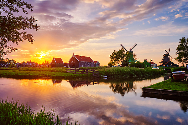 포토 JPG 해외이미지 구름 전통 실루엣 유럽 여행 자연 하늘 풍경 사람없음 물 관광지 강 농장 반사 여행객 일몰 풍차 수확 시골 보트 역사 네덜란드 복고 갈기 방앗간 암스테르담 구식 밭일 해외202008 해외포토 자연요소 나라 농업 배_교통 촬영기법 사람 노을 생태계 파일형식