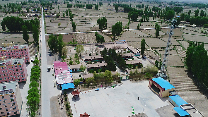 포토 JPG 해외이미지 나무 도로 여행 농업 건축양식 학교 자연 하늘 거리 건조 안테나 풍경 사람없음 야외 건물 초록색 농장 농경지 갈색 마을 환경 정원 중국 회색 시골 도시 정상 가난 먼지 진흙 내추럴 개발 드론 땅바닥 옛날 해외202008 해외포토 식물 건축물 교육 건축 산업 아시아 길 컬러 컨셉 통신 교통시설 바닥 생태계 파일형식