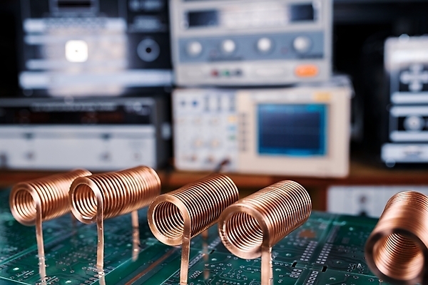 포토 JPG 해외이미지 산업 부분 사람없음 전자제품 컬러풀 환경 상점 금속 디지털 재활용 장비 실험실 쓰레기 연결 묘사 라디오 순환 반도체 전자 철사 공학 낭비 구리 복잡 하드웨어 힘찬 해외202008 해외포토 교육 컬러 컨셉 모션 재질 실험 컴퓨터 원소 친환경 파일형식