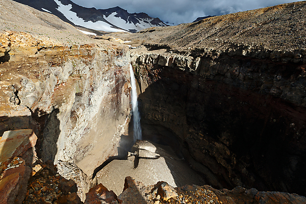 포토 JPG 해외이미지 구름 여행 자연 산 풍경 경사 사람없음 야외 물 강 골짜기 계곡 봄 폭포 흐름 가을 바위 개울 위험 부식 그림 화산 러시아 분무기 분화구 용암 안심 원뿔 내추럴 러시아인 절정 해외202008 해외포토 자연요소 도형 서양인 계절 유럽 컨셉 육류 돌_바위 생태계 파일형식