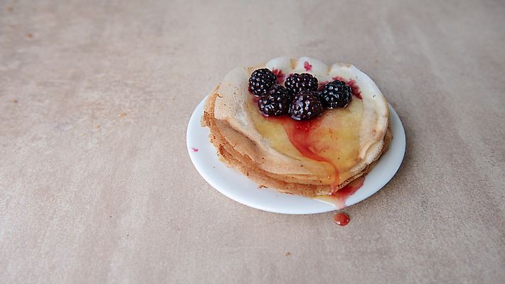 포토 JPG 해외이미지 전통 접시 열매 어린이 음식 백그라운드 단풍 과일 탁자 아침 디저트 건강 요리 사람없음 쌓기 케이크 식사 빵집 튀김 신선 뜨거움 황금 달콤 맛 아침식사 굽기 먹기 컵받침 블루베리 시럽 꿀 팬케이크 점심식사 러시아인 탄수화물 핸드메이드 카피스페이스 맛있는 해외202008 해외포토 주간 서양인 식물 식기 가구 컨셉 잎 모션 사람 상점 공백 구이 받침대 파일형식