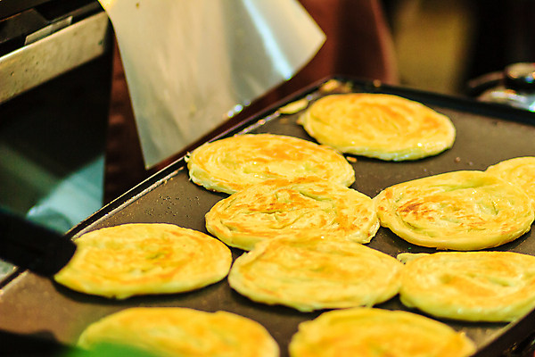 포토 JPG 해외이미지 손 문화 음식 빵 태국 디저트 치즈 거리 서브 요리 동양인 사람없음 노란색 세일 상점 계란 식사 저녁식사 우유 튀김 뜨거움 시장 플랫 닫기 달콤 기름 설탕 인도인 상인 만들기 밀가루 레시피 버터 남쪽 폭식 방법 캐러멜 해외202008 해외포토 외국인 아시아 컬러 모션 유제품 인종 신체부위 알 맛 가루 방향 파일형식