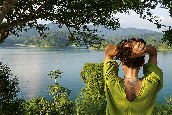 포토 JPG 해외이미지 구름 공원 호수 모래 바다 여행 태국 자연 하늘 낚시 휴가 휴식 산 한명 동양인 풍경 야외 물 여름 빛 강 태양 반사 일출 만 숲 장면 남쪽 내추럴 이국적 전국 파라다이스 해외202008 해외포토 자연요소 1 계절 공공시설 아시아 컨셉 레저 사람 인종 노을 방향 생태계 파일형식