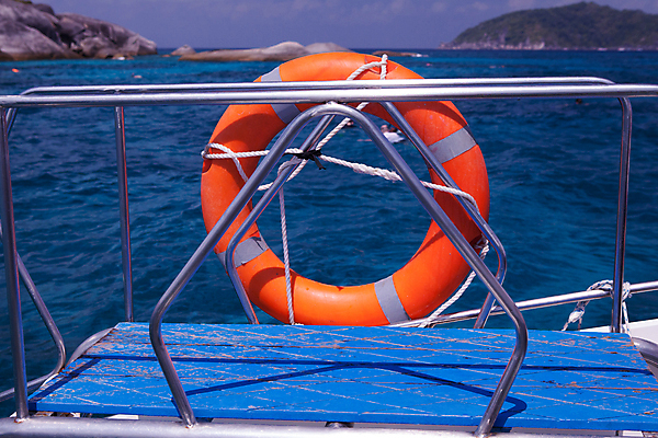 포토 JPG 해외이미지 아이콘 밧줄 바다 백그라운드 오렌지 자연 휴가 항해 경비 안전 사람없음 빨간색 물 파란색 장비 벨트 긴급 반지 도움 원형 구출 보호 위험 오브젝트 보안 보험 sos 구명용품 지원 헬프 생존 해외202008 해외포토 자연요소 도형 잡화 줄 컬러 컨셉 배_교통 과일 장신구 안전장비 생태계 구조요청 파일형식