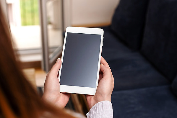 포토 JPG 해외이미지 라이프스타일 손 커피 백그라운드 통신 탁자 모바일 휴식 항해 선물 사람없음 컵 스마트폰 펜 디지털 스크린 공백 터치 머그컵 기록 잡기 업무 어플리케이션 방향 스마트 포인트 온라인 관심 무료 소셜 네트워킹 카피스페이스 해외202008 해외포토 식기 음료 가구 컨셉 배_교통 모션 생활 신체부위 금융 핸드폰 스마트기기 필기구 작업 네트워크 파일형식