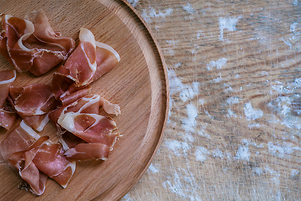 포토 JPG 해외이미지 전통 음식 백그라운드 재료 탁자 치즈 샌드위치 건강 육류 돼지고기 요리 사람없음 목재 빨간색 초록색 농장 검은색 식사 이탈리아 흰색 신선 파마 소시지 맛 아침식사 애피타이저 농부 먹기 허브 그리스 유기농 올리브 햄 베이컨 후추 로즈메리 점심식사 스페인어 식품점 맛있는 페타치즈 프로슈토 해외202008 해외포토 나무 식물 직업 헤어스타일 웰빙 열매 유럽 컬러 가구 컨셉 농업 식재료 모션 유제품 상점 가공식품 향신료 파일형식