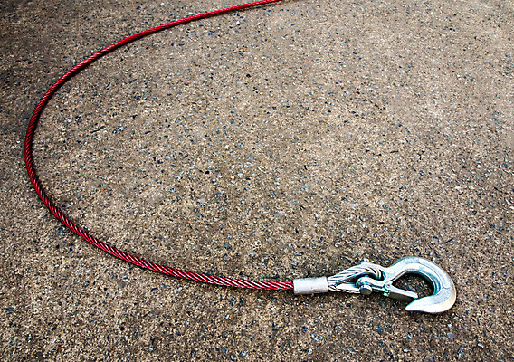 포토 JPG 해외이미지 밧줄 자동차 바닥 사람없음 금속 장비 도움 고리 구출 철사 설치 차고 철강 콘크리트 해외202008 해외포토 줄 육상교통 컨셉 재질 파일형식