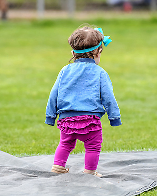 포토 JPG 해외이미지 어린이 스포츠 공 놀이 소녀 사람없음 달리기 걷기 야구 추위 탐험 게임 아기 작음 박쥐 걸음마 해외202008 해외포토 여자 포유류 모션 사람 구기 크기 파일형식