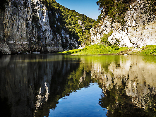 포토 JPG 해외이미지 나무 백인 구름 라이프스타일 호수 스포츠 모션 자연 하늘 산 건강 풍경 사람없음 야외 가로 빨간색 초록색 물 여름 파란색 강 침묵 봄 장비 저수지 소나무 보트 성 활 카누 카약 사암 콜로라도 해외202008 해외포토 자연요소 서양인 식물 건축물 계절 컬러 배_교통 생활 미국 소리 돌_바위 수상스포츠 생태계 파일형식