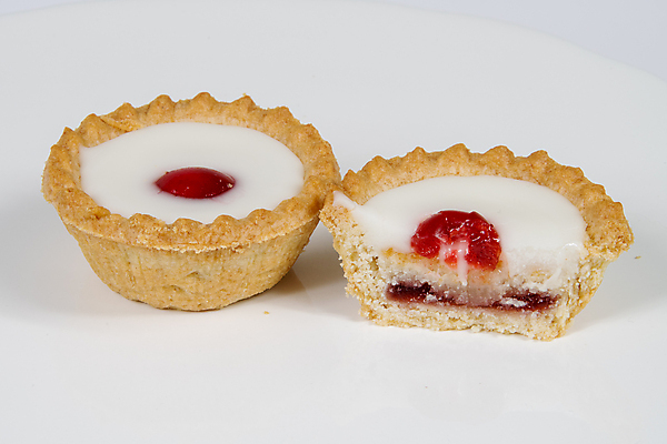 포토 JPG 해외이미지 단면 디저트 실내 사람없음 달콤 흰배경 타르트 해외202008 해외포토 음식 빵 백그라운드 내부 흰색 맛 파이_빵 파일형식