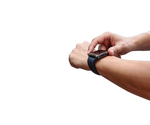 포토 JPG 해외이미지 손 디자인 여자 남자 시계 백그라운드 컨셉 인터넷 비즈니스 통신 모바일 건강 사람 사람없음 스마트폰 컴퓨터 우주 디지털 스크린 검은색 공백 터치 정보 흰색 잡기 시간 메시지 연결 휴대용 무선전화기 손목 스마트 손목시계 전자 혁명 고립 인터페이스 웨어러블 해외202008 해외포토 컬러 장신구 모션 신체부위 전자제품 핸드폰 스마트기기 전화기 오브젝트 파일형식