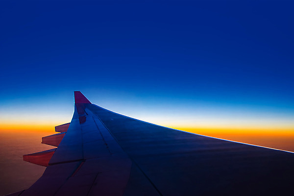 포토 JPG 해외이미지 구름 여행 백그라운드 날개 창문 교통시설 자연 하늘 추상 휴가 비행기 안테나 풍경 사람없음 파란색 빛 햇빛 태양 우주 일출 일몰 흰색 분위기 땅 항공 제트기 스카이라인 내추럴 대패 수평선 해외202008 해외포토 자연요소 컬러 교통 컨셉 무늬 통신 항공교통 대중교통 노을 시설 생태계 파일형식