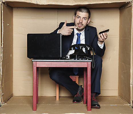 포토 JPG 해외이미지 전신 백인 남자 의자 탁자 한명 앉기 성인 앞모습 노트북 상자 사무실 업무 비즈니스맨 전화기 갇힘 답답함 성인남자한명만 해외202008 해외포토 서양인 1 뷰포인트 가구 비즈니스 모션 사람 전자제품 작업 직장인 감각 남자한명만 성인남자만 파일형식