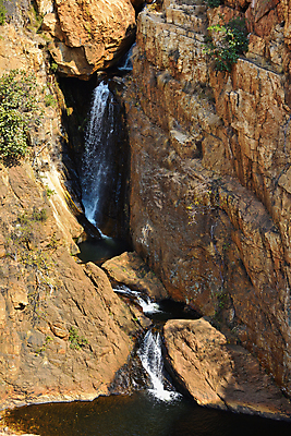 포토 JPG 해외이미지 식물 백그라운드 아프리카 자연 표면 풍경 경사 사람없음 야외 세로 물 강 갈색 환경 골짜기 사진촬영 절벽 폭포 흐름 가을 흰색 신선 개울 떨어짐 순수 분수 암초 자원 내추럴 남아프리카 민물 해외202008 해외포토 자연요소 계절 나라 컬러 컨셉 촬영 생태계 파일형식