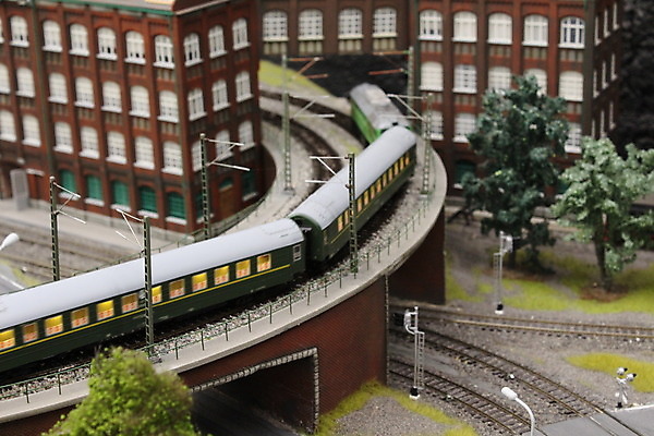 포토 JPG 해외이미지 모델 유럽 여행 컨셉 건축양식 거리 주택 사람 사람없음 건물 장난감 숫자 마을 어둠 이탈리아 도시 닫기 저녁 눈금 미니 해외202008 해외포토 문자 건축물 건축 나라 모션 야간 파일형식