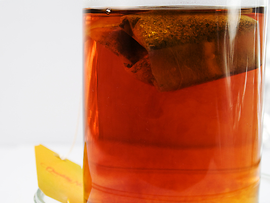 포토 JPG 해외이미지 음료 백그라운드 유리 따뜻함 건강 사람없음 노란색 흰색 표현 신선 뜨거움 투명 닫기 컵받침 해외202008 해외포토 컬러 모션 재질 받침대 파일형식