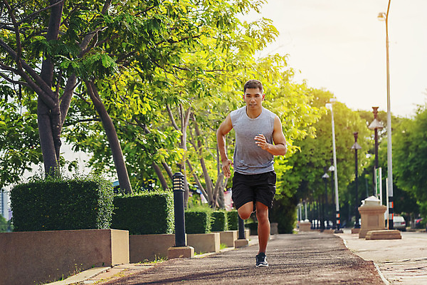 포토 JPG 해외이미지 라이프스타일 커플 공원 여자 남자 행복 스포츠 가족 자연 엄마 함께함 건강 사랑 한명 미소 사람 성인 야외 여름 운동복 달리기 조깅 운동 연습 달리기선수 돌봄 옛날 해외202008 해외포토 1 옷 계절 공공시설 감정 컨셉 관계 모션 표정 생활 생태계 육상선수 파일형식