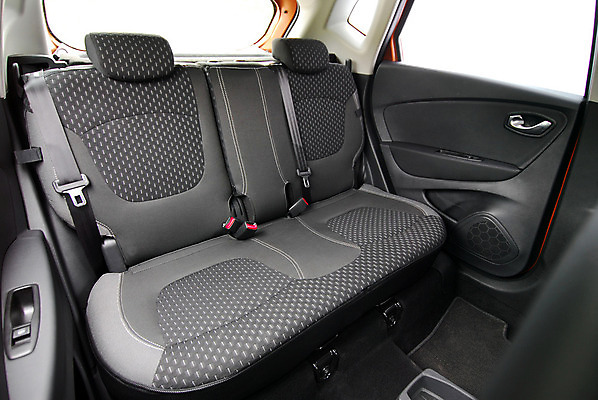 포토 JPG 해외이미지 디자인 쿠션 의자 창문 교통시설 자동차 휴식 실내 안전 사람없음 내부 빛 머리 회색 운전 벨트 고급 우아함 보호 휘발유 가죽 보안 엔진 디젤 자동 제어 해외202008 해외포토 잡화 육상교통 컬러 가구 교통 컨셉 모션 신체부위 석유 시설 파일형식