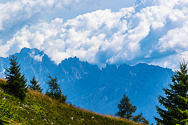 포토 JPG 해외이미지 구름 라이프스타일 길 여유 여행 이동 배낭 자국 자연 휴가 산 함께함 건강 풍경 사람없음 여름 운동 햇빛 걷기 이탈리아 등산 트래킹 기쁨 하이킹 장비 표지판 체험 알프스 기어 백패커 오리엔테이션 운동가 원정 해외202008 해외포토 자연요소 계절 감정 유럽 컨셉 가방 모션 레저 알림판 생활 태양 생태계 파일형식