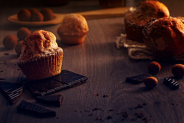 포토 JPG 해외이미지 할머니 음식 조각 백그라운드 잎 따뜻함 서기 사람없음 장식 초록색 갈색 케이크 초콜릿 검은색 어둠 수확 축하 신선 생일 달콤 아침식사 설탕 컵케이크 굽기 먹기 배고픔 크림 묘사 칼로리 페스츄리 핸드메이드 개조 맛있는 해외202008 해외포토 식물 여자 기념일 노년 빵 컬러 컨셉 농업 모션 디저트 식사 맛 구이 파일형식