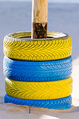 포토 JPG 해외이미지 휴가 사람없음 야외 여름 파란색 태양 노란색 여행객 이탈리아 닫기 오두막 묘사 질감 복고 타이어 고무 해외202008 해외포토 자연요소 계절 유럽 컬러 모션 사람 파일형식