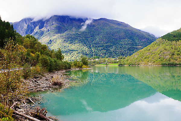 포토 JPG 해외이미지 구름 유럽 도로 여행 백그라운드 자연 휴가 산 파노라마 노르웨이 풍경 사람없음 야외 여행객 흰색 시골 고속도로 스칸디나비아 전국 해외202008 해외포토 자연요소 나라 길 컬러 교통시설 촬영기법 사람 생태계 파일형식