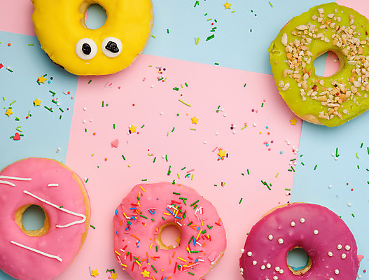 포토 JPG 해외이미지 음식 분홍색 디저트 사람없음 플랫 도넛 달콤 파란배경 분홍색배경 해외202008 해외포토 컬러 백그라운드 파란색 맛 파일형식