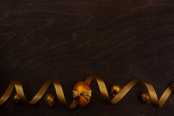 포토 JPG 해외이미지 전통 디자인 배너 리본 음식 백그라운드 컨셉 텍스트 탁자 휴가 부활절 기념 선물 미술 사람없음 목재 장식 빛 갈색 노란색 금속 축제 어둠 시골 축하 신용카드 그리기 재산 황금 고급 심볼 활 부활절계란 보물 카피스페이스 해외202008 해외포토 나무 기념일 컬러 가구 재료 모션 재질 문화예술 금융 계란 공백 파일형식