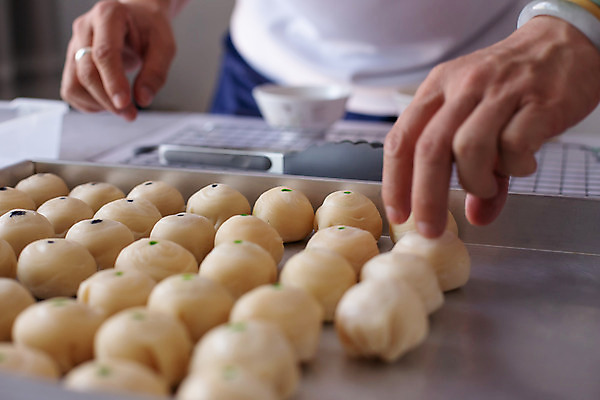 포토 JPG 해외이미지 아시아 음식 백그라운드 디저트 기념 동양인 사람없음 노란색 중국 빵집 튀김 도넛 달콤 굽기 반죽 단절 번 페스츄리 맛있는 해외202008 해외포토 나라 빵 컬러 인종 상점 맛 구이 파일형식