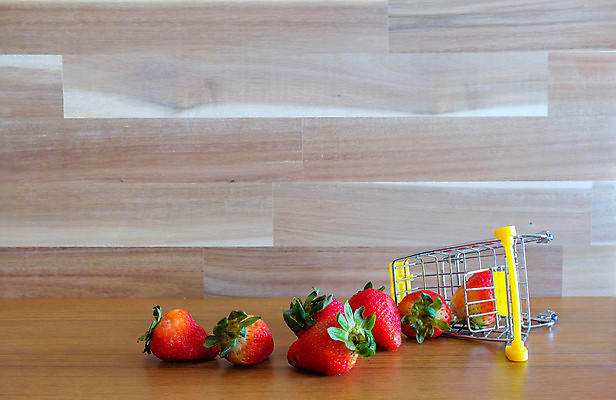 포토 JPG 해외이미지 잡화 열매 음식 백그라운드 컨셉 농업 다이어트 과일 자연 딸기 디저트 건강 사람없음 목재 빨간색 쇼핑 세일 바구니 상점 카트 흰색 신선 그룹 시장 달콤 맛 구매 작음 유기농 날것 비타민 소매 슈퍼마켓 내추럴 숙성 채식주의자 맛있는 해외202008 해외포토 나무 식물 웰빙 산업 컬러 재료 크기 생태계 채식 영양소 파일형식