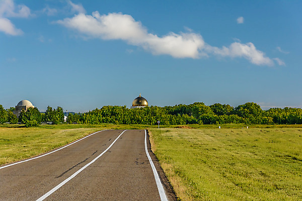 포토 JPG 해외이미지 나무 식물 구름 전통 계절 공원 종교 도로 여행 백그라운드 밭 자연 하늘 지붕 날씨 따뜻함 풍경 초원 사람없음 야외 건물 초록색 여름 파란색 햇빛 태양 환경 맑음 봄 황금 아스팔트 이슬람교 모스크 생물학 장면 라마단 수평선 해외202008 해외포토 자연요소 건축물 공공시설 교육 길 컬러 농업 교통시설 생태계 파일형식