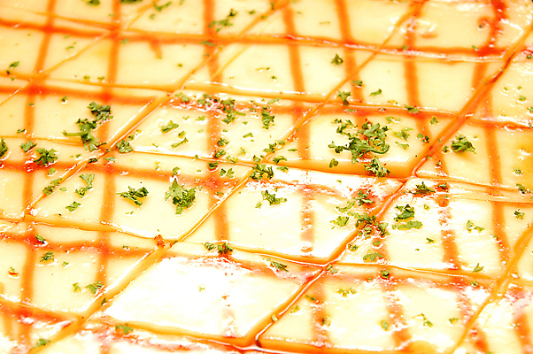 포토 JPG 해외이미지 접시 음식 디저트 사람없음 갈색 계란 식사 달콤 맛 정상 먹기 층 커스터드 캐러멜 해외202008 해외포토 식기 컬러 컨셉 모션 알 크림 파일형식