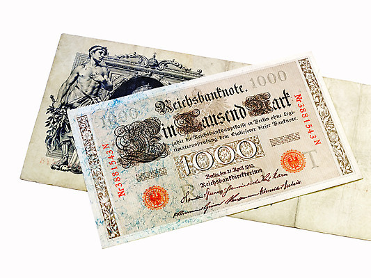 포토 JPG 해외이미지 아이콘 유럽 종이 문화 백그라운드 지폐 돈 독일 이벤트 사람없음 금융 경제 세계 쪽지 역사 변화 큼 심볼 향수 오브젝트 사인 그림 투자 베를린 계산서 고립 옛날 우울증 해외202008 해외포토 나라 컨셉 비즈니스 화장품 재산 질병 크기 파일형식