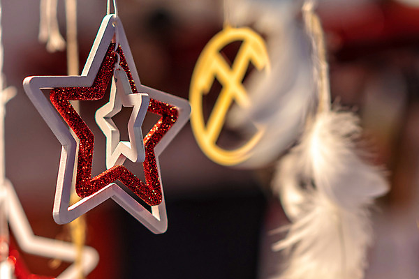 포토 JPG 해외이미지 모양 나무 전통 유럽 문화 여행 백그라운드 크리스마스 겨울 공 휴가 전등 새로움 거리 주택 선물 사람없음 장식 빨간색 빛 장난감 산타클로스 상점 축하 도시 그룹 시장 닫기 야간 12월 연도 심볼 오브젝트 마법 라트비아 리가 해외202008 해외포토 자연요소 식물 계절 기념일 나라 컬러 컨셉 모션 조명 북유럽 건물 날짜 파일형식