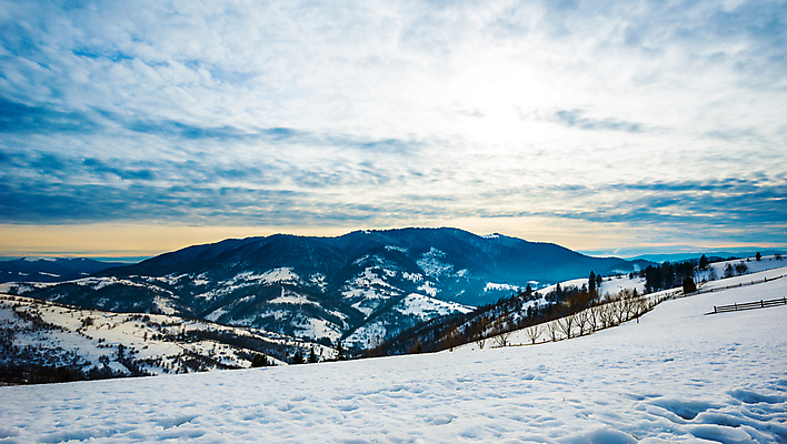 포토 JPG 해외이미지 나무 계절 유럽 여행 백그라운드 겨울 자연 하늘 휴가 산 파노라마 풍경 사람없음 야외 파란색 우주 환경 냉동 얼음 황혼 일몰 하이킹 추위 흰색 시골 야간 숲 신비 서리 북쪽 내추럴 산악지대 절정 폭설 눈내림 가문비나무 해외202008 해외포토 자연요소 식물 나라 컬러 컨셉 레저 눈_날씨 촬영기법 노을 자연재해 방향 생태계 파일형식