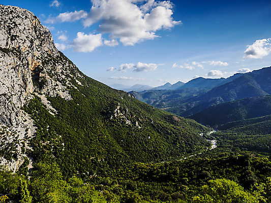 포토 JPG 해외이미지 주간 나무 식물 공원 여행 자연 안테나 이끼 풍경 사람없음 야외 목재 물 강 여행객 골짜기 맑음 이탈리아 폭포 산책로 하이킹 조약돌 개울 황무지 숲 태평양 암초 양치류 전국 해외202008 해외포토 자연요소 공공시설 유럽 길 바다 재료 통신 레저 날씨 사람 돌_바위 생태계 파일형식