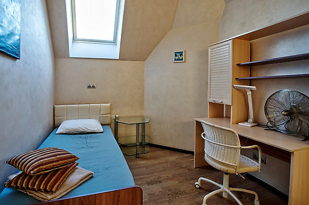 포토 JPG 해외이미지 직업 라이프스타일 디자인 행복 벽 가구 백그라운드 인터넷 의자 비즈니스 통신 탁자 노동자 아파트 주택 직장 실내 사람 사람없음 내부 목재 장식 빛 스터디 사무실 유행 우주 방 흰색 업무 작업 작업실 디자이너 책상 온라인 리빙 다락방 프리랜서 스타일 해외202008 해외포토 나무 감정 컬러 생활용품 회사 재료 건물 생활 학습 파일형식