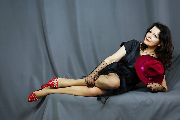 포토 JPG 해외이미지 백인 직업 응시 옷 여자 행복 벽 40대 50대 포즈 백그라운드 성공 갈색머리 실내 한명 서기 미소 사람 성인 유행 우주 재킷 회색 자신감 우아함 닫기 경영자 개성 스타일 카피스페이스 해외202008 해외포토 서양인 1 헤어스타일 시선 감정 컬러 중년 컨셉 모션 표정 내부 공백 외투 리더 파일형식